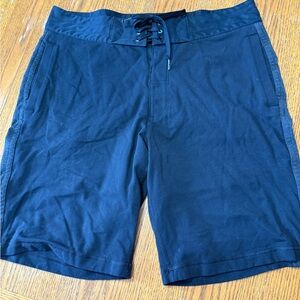 Men’s Lululemon used board shorts -35”